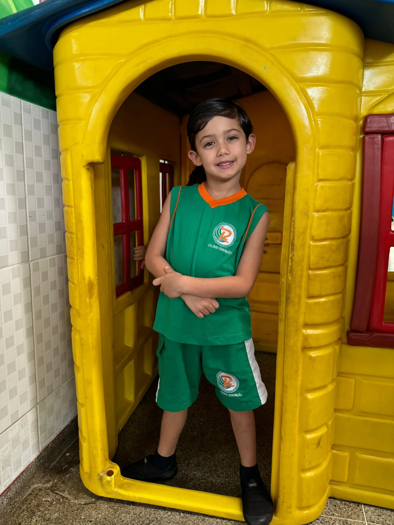 Aluno na brinquedoteca do Colégio Renovação