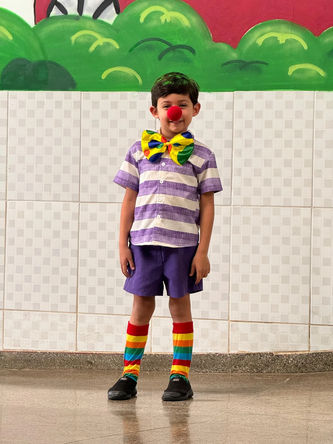 Aluno em atividade temática do Dia do Circo